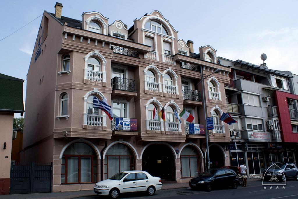 Vila Ile De France Novi Sad Bagian luar foto